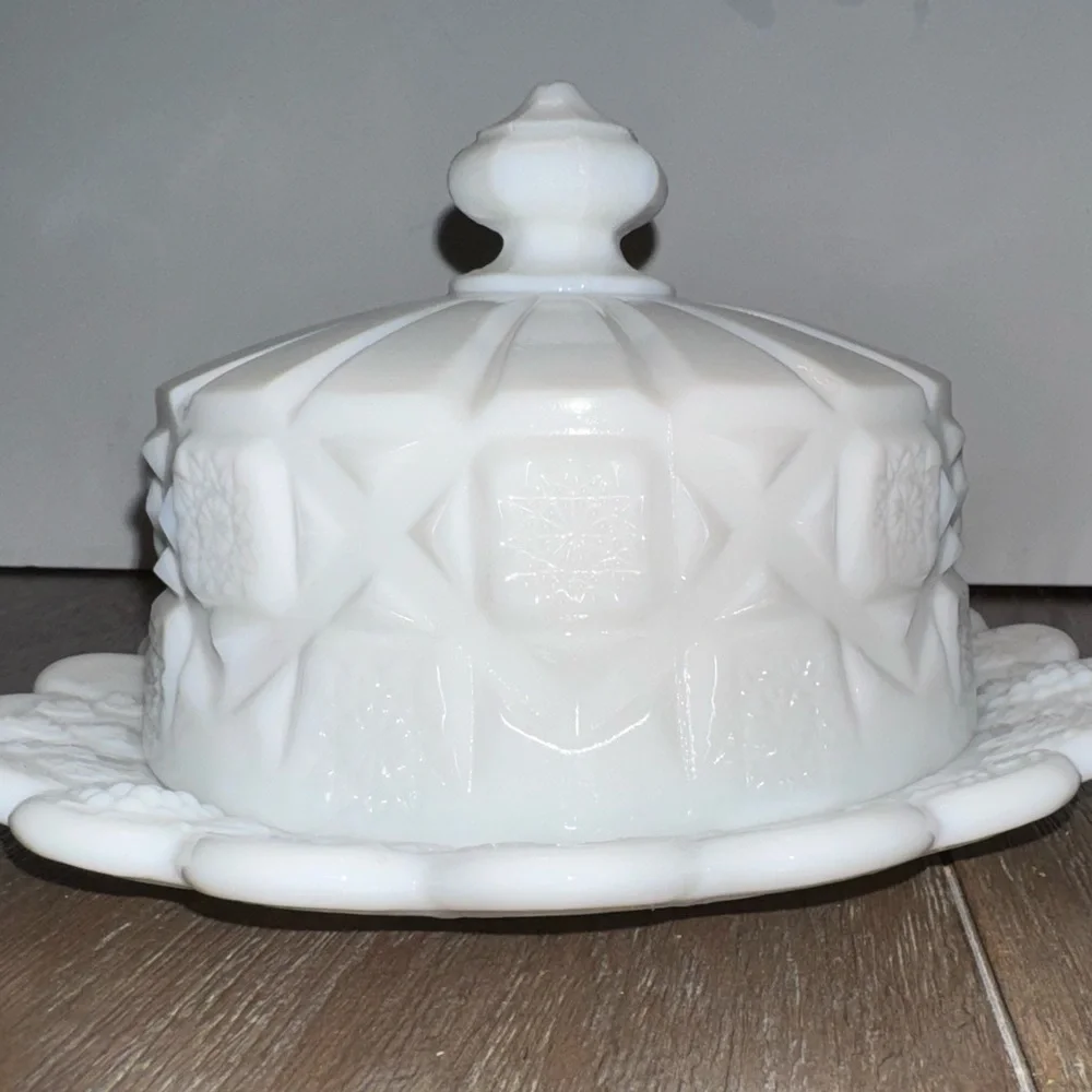 Vtg Westmoreland Milk Glass Old Quilt Cheese Dish With Cover 7" - Picture 4 of 9